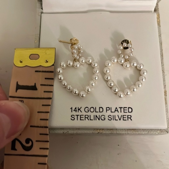 Rachel Zoe Pearl and gold heart shaped earrings - New in Box - Picture 5 of 7